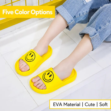 Kids' Smiley Face Slippers — Cheerful Yellow Smiley Print & Lightweight Comfort
